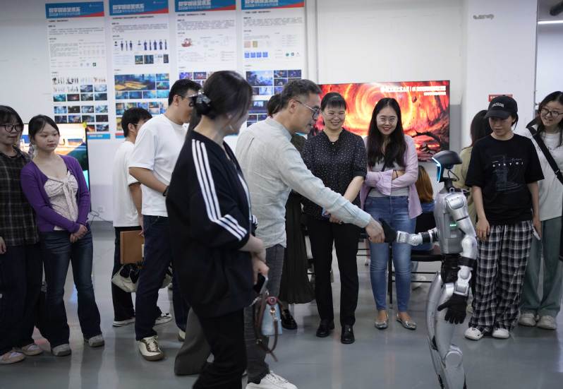 创见未来｜数字科技与创意设计学院2026届本科生、研究生毕业展开...