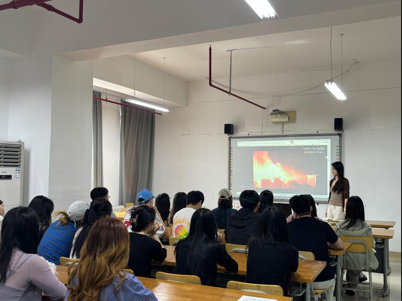 数字科技与创意设计学院召开 研究生全国防灾减灾日主题班会