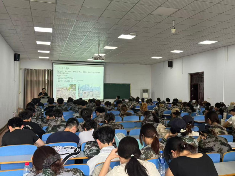 数字科技与创意设计学院、禹州实习实训基地开展钧瓷文化专题讲座