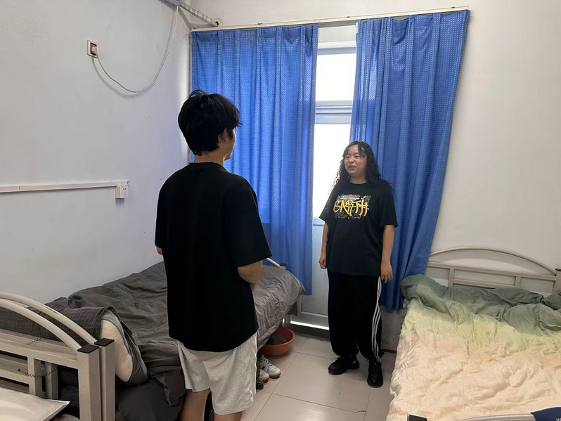 深入宿舍暖人心 安全护航伴实习——数字科技与创意设计学院开展禹...
