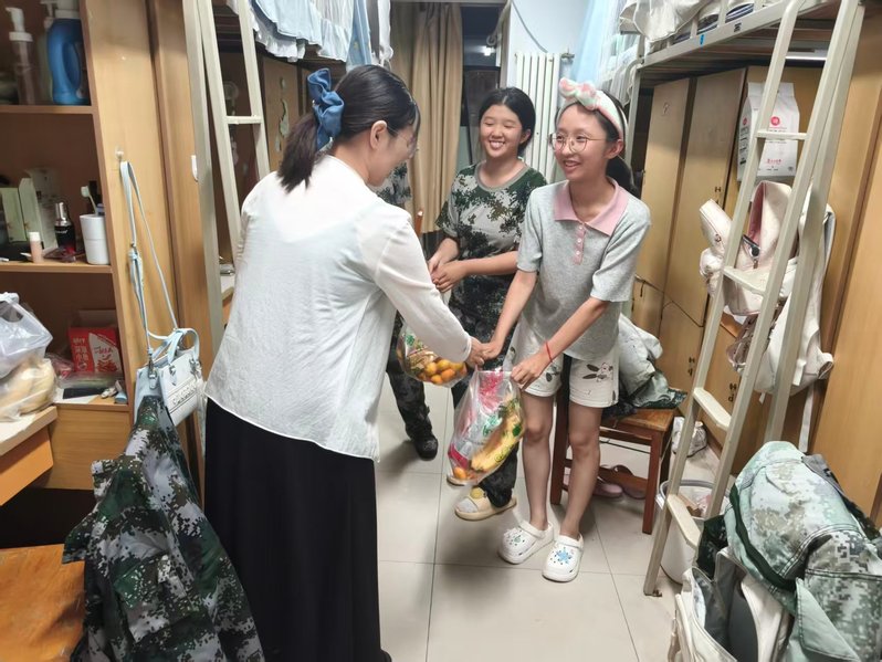数字科技与创意设计学院开展中秋走访慰问活动
